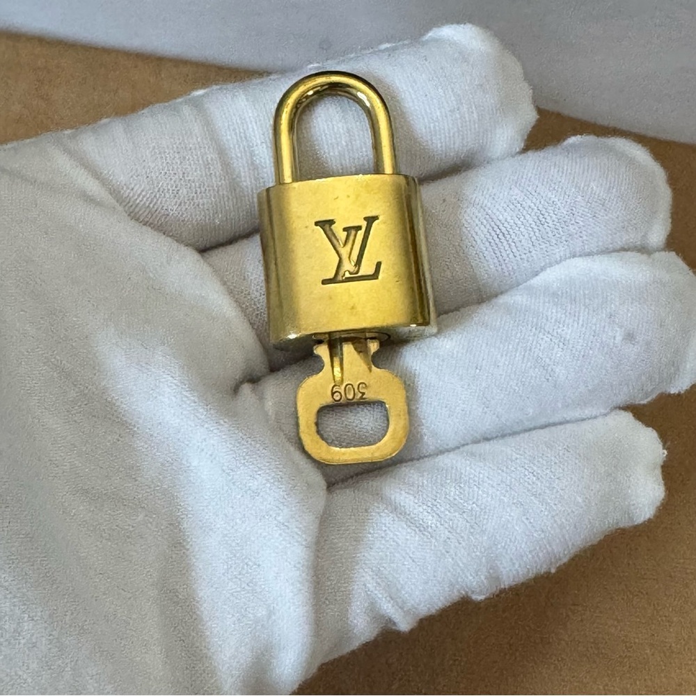 Louis Vuitton Lock & Key set # 309